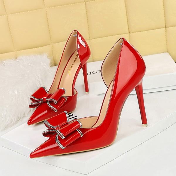 High-heeled patent leather bow shoes 16