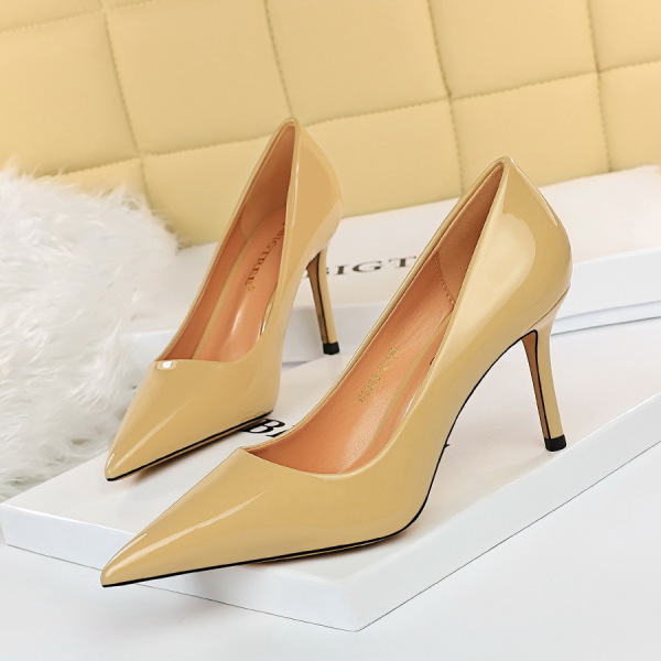 Simple shiny patent leather high heels for women 1